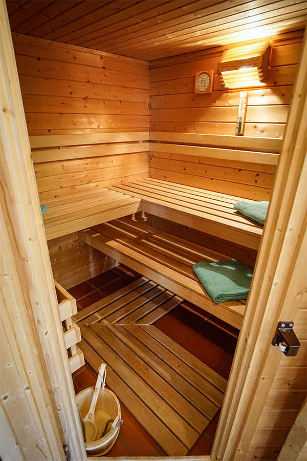 Private Holzsauna — Für bis zu 4 Personen