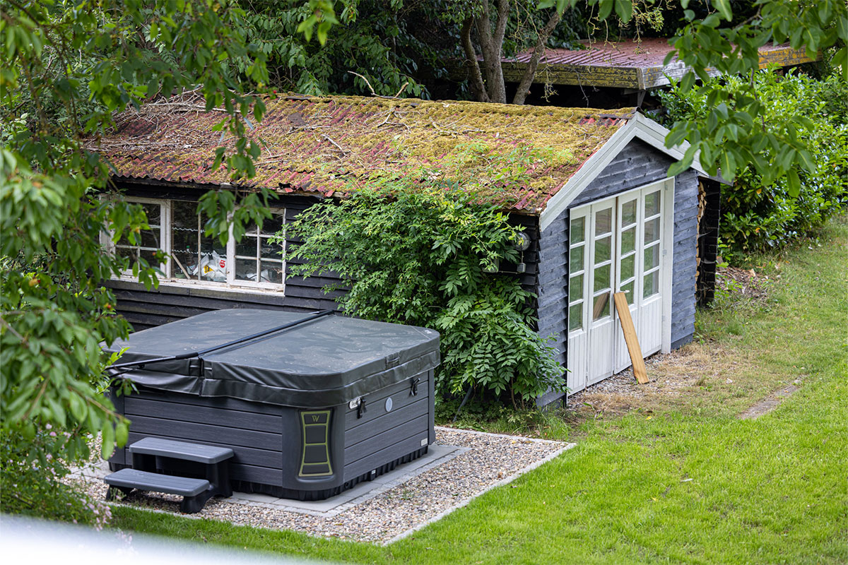 Jacuzzi am Haus — Ganzjährig 40 °C